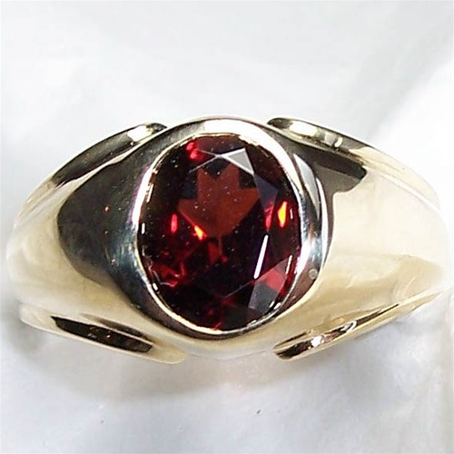 Bristol Men's Ring with Cushion cut Garnet | 1.4 carats Rectangle Garnet  Men's Ring in 14k White Gold | Diamondere