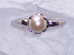 Women's Pearl Ring